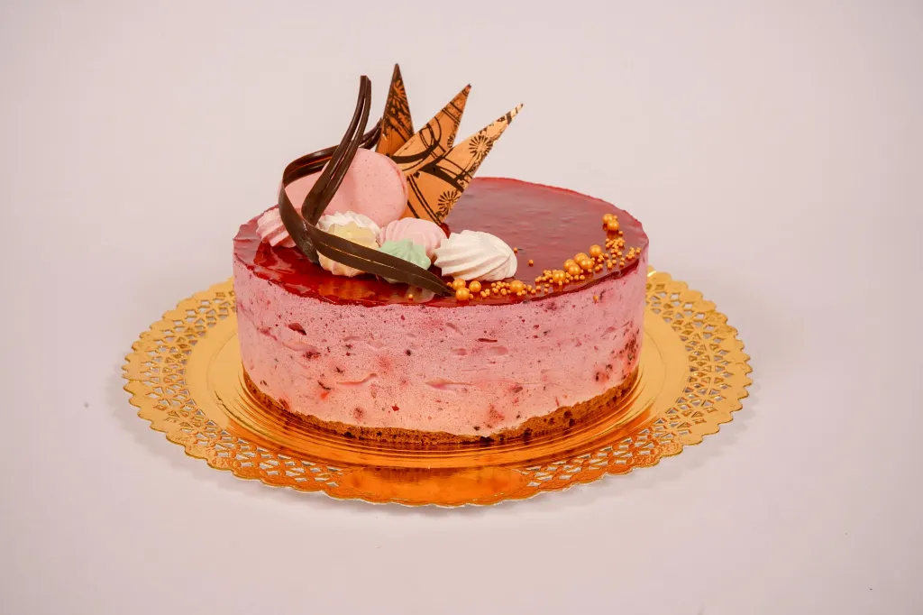 tort-mousse-cu-fructe-de-padure-1.webp