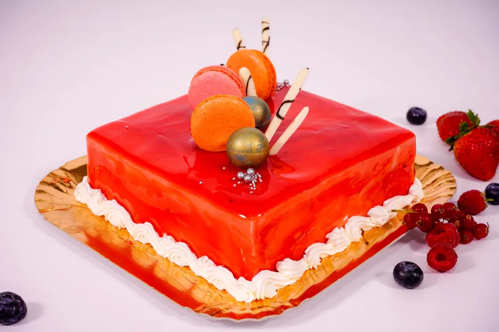 tort-belcolade-cu-fructe-de-padure-2.webp