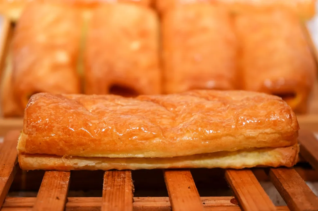 strudel-cu-caise-2.webp