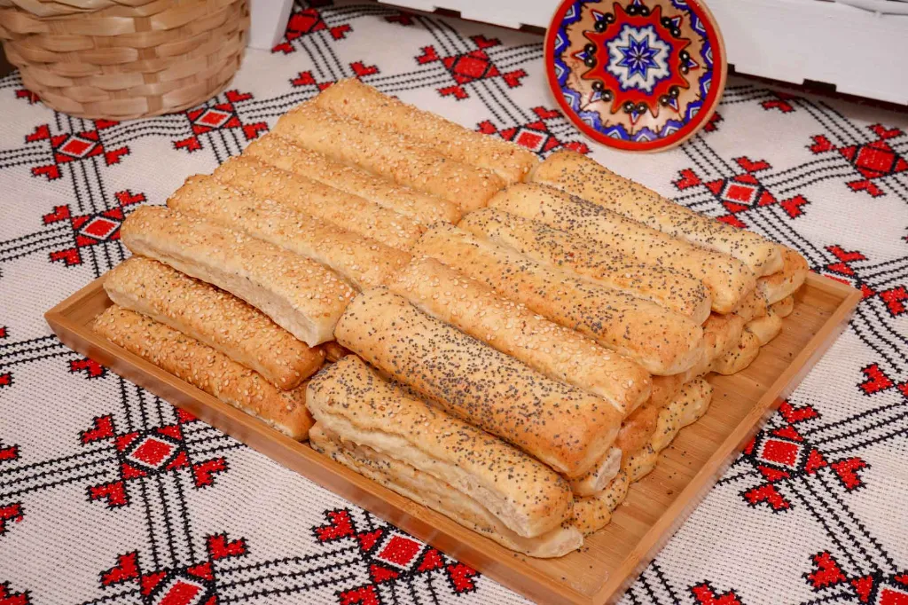 saratele-cu-branza-telemea-sarata-2.webp