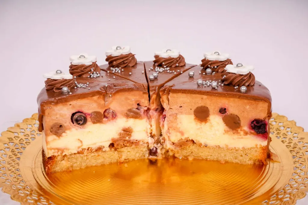 Tort Mousse cu Lapte si Fructe de Padure