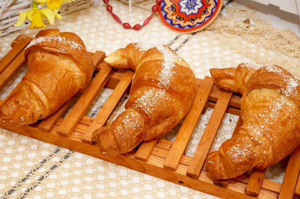 Croissant cu caise